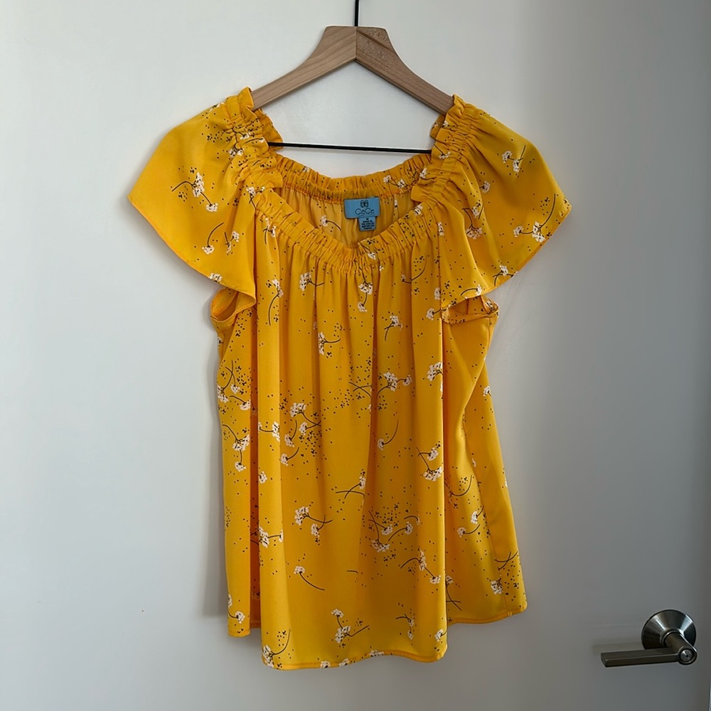 Cece Women’s short sleeve roomy blouse size medium yellow w/ black/white flowers
